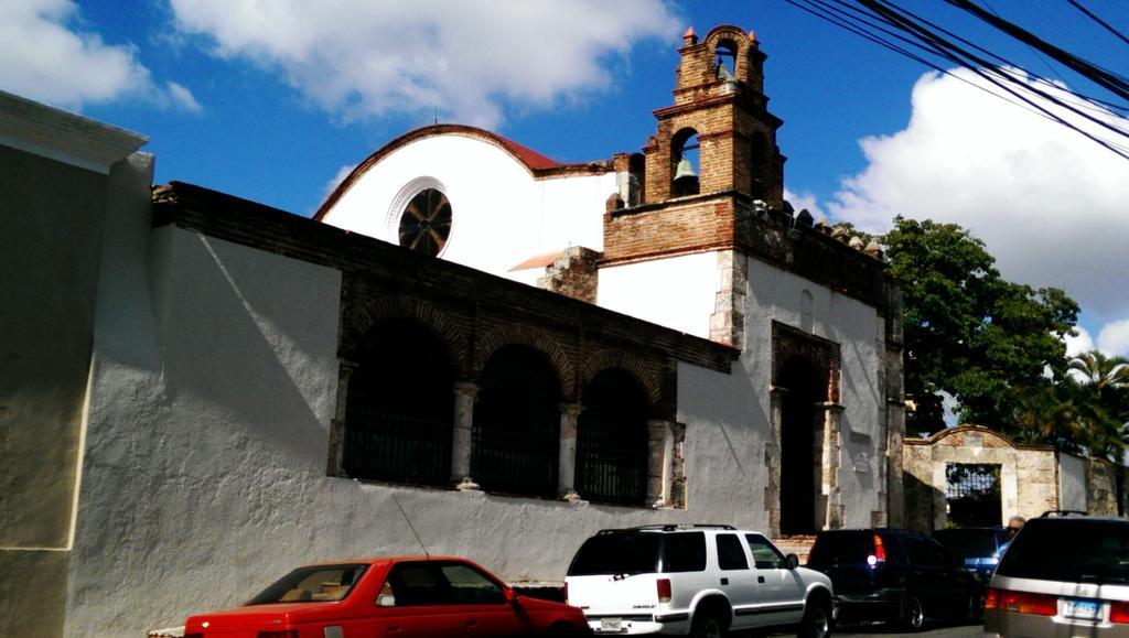 Aarony Hotel Santo Domingo Exterior photo